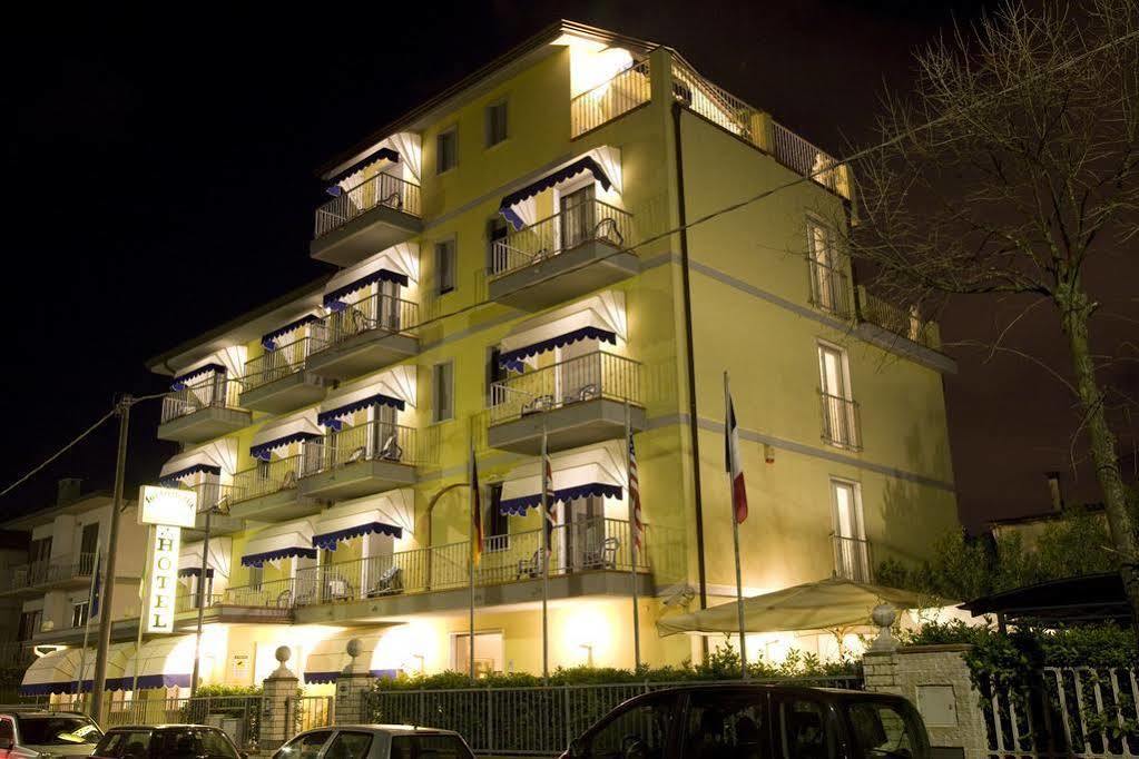 Hotel Fortunella Lido di Camaiore Exterior foto